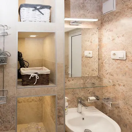 Central Beach Seagarden Apartment
